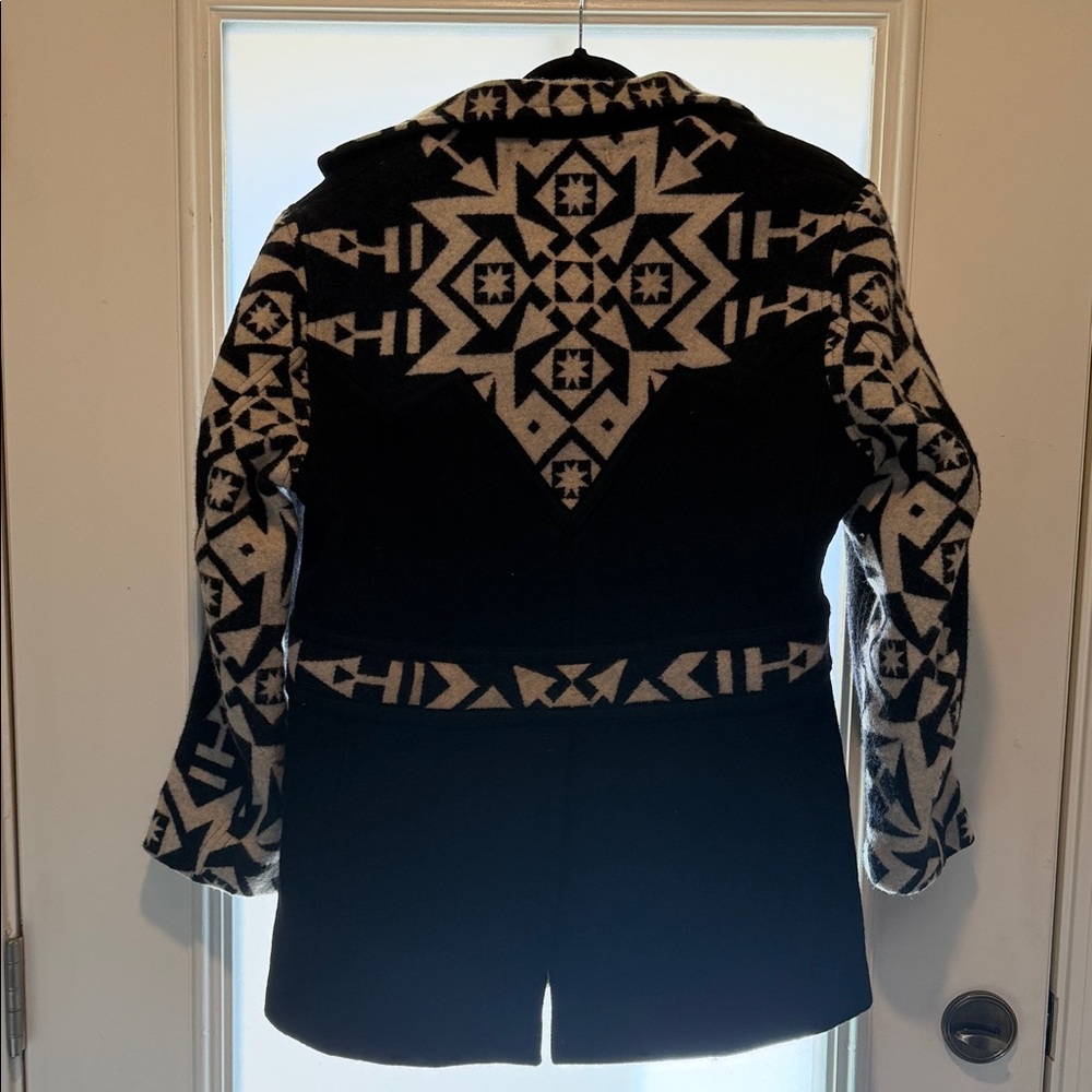 Pendleton Black and Cream Patterned Aztec Pattern - image 3